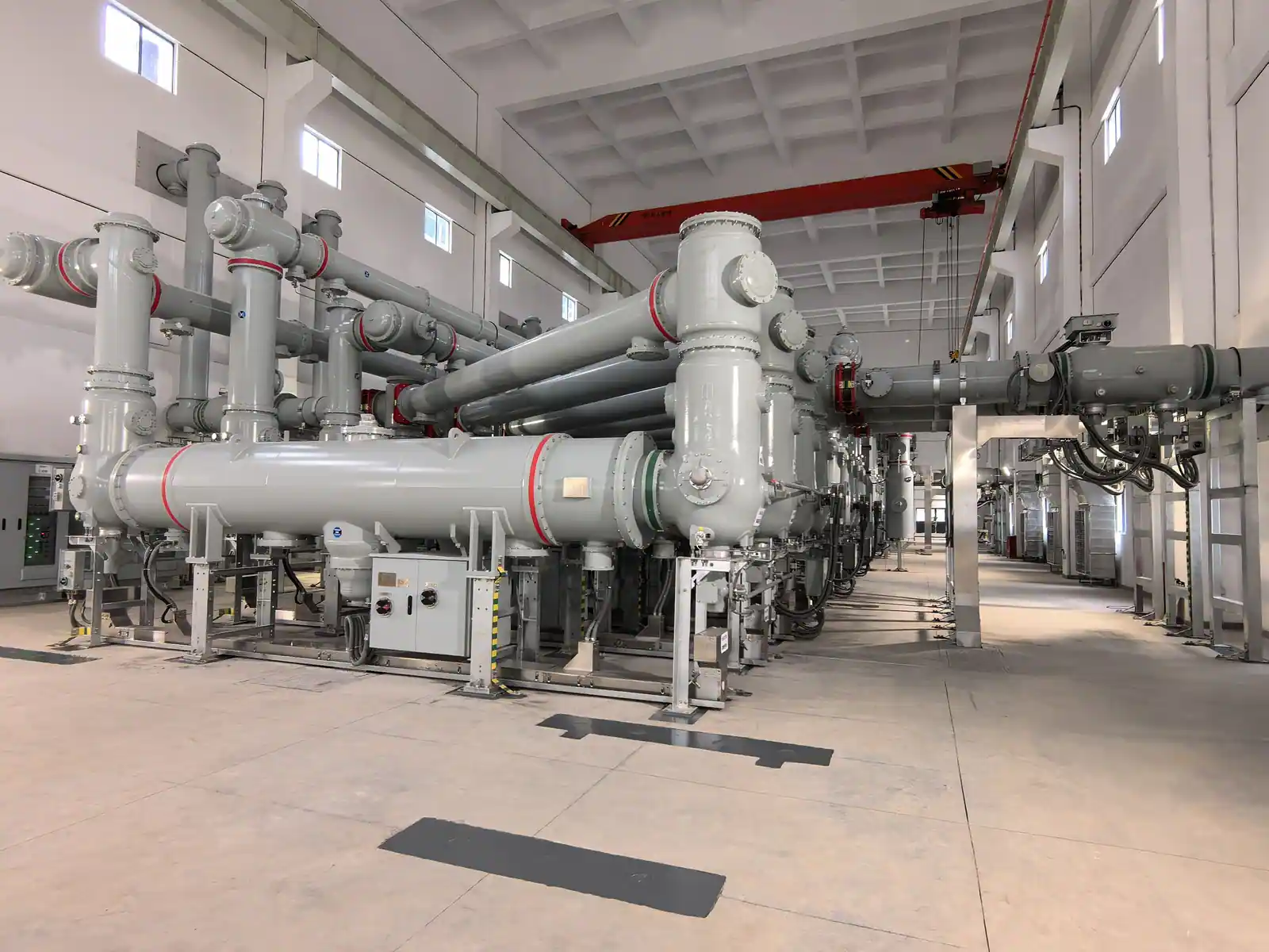 L&iacute;neas aisladas en gas de 252-550 kV de Sieyuan instaladas en una subestaci&oacute;n.