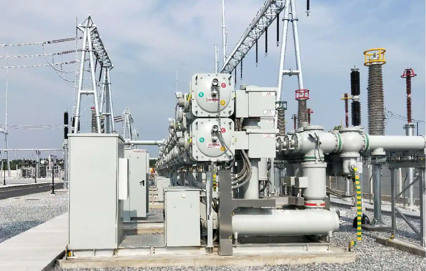 Aparamenta h&iacute;brida aislada en gas de 252 kV de Sieyuan instalada en una subestaci&oacute;n.