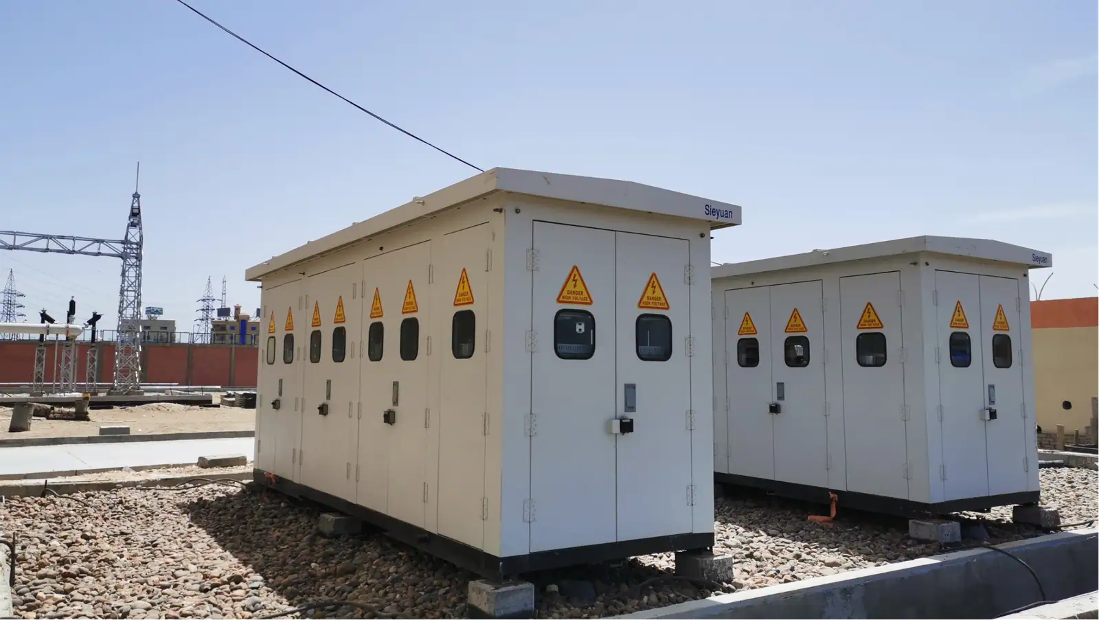 Banco de condensadores en contenedor de Sieyuan instalado en obra.