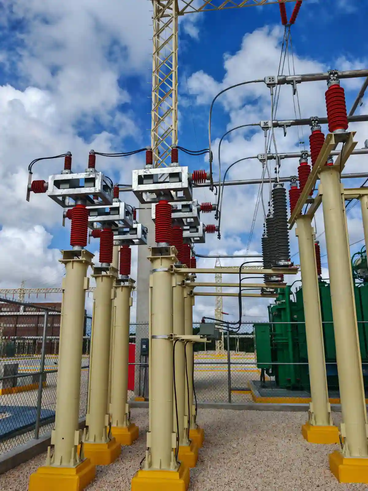 Condensador de protección contra sobretensiones de Sieyuan instalado en obra.
