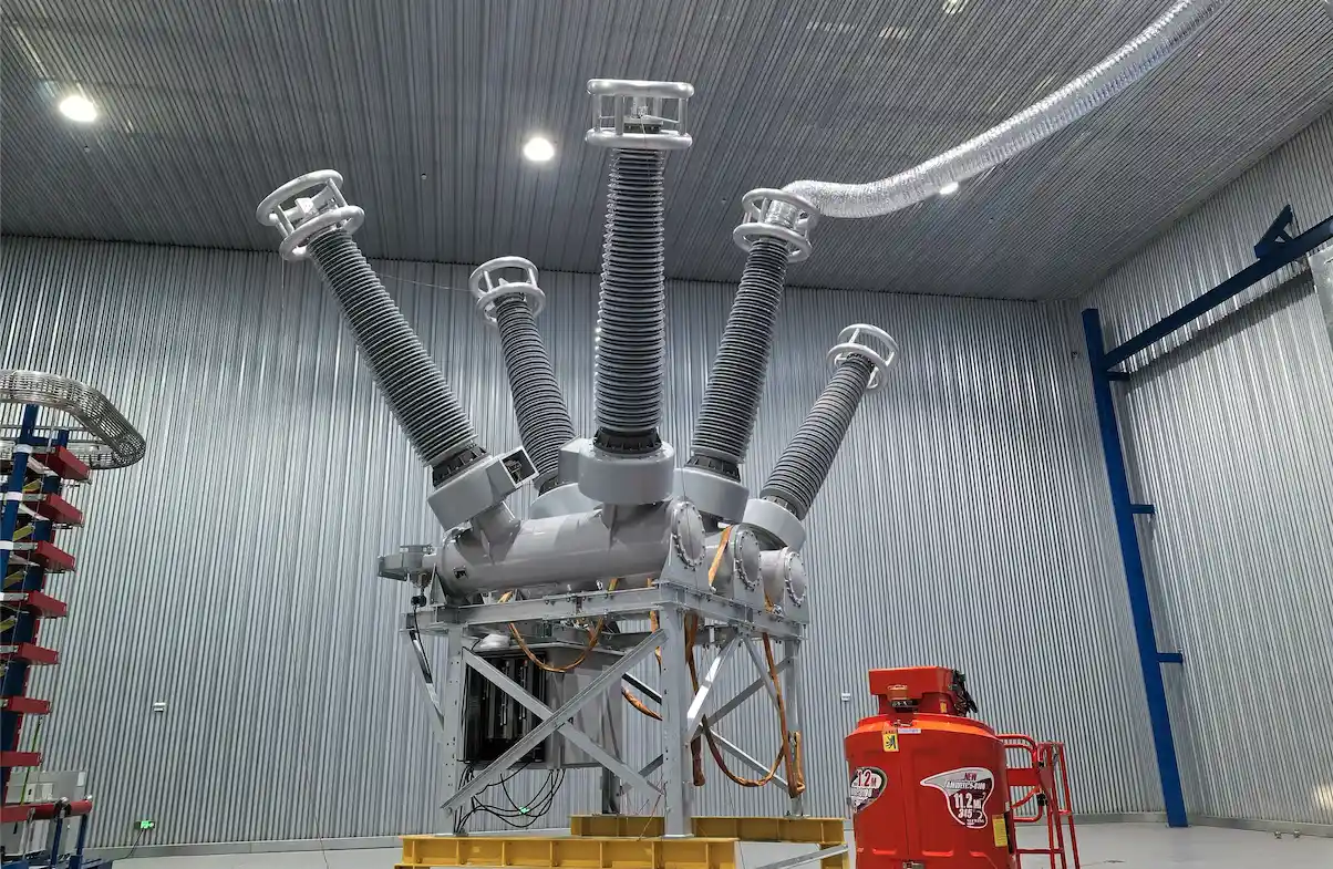 Interruptor autom&aacute;tico de tanque muerto LW58A-252 de 230 kV de Sieyuan para el parque de maniobra de un gran centro de datos en EE. UU.