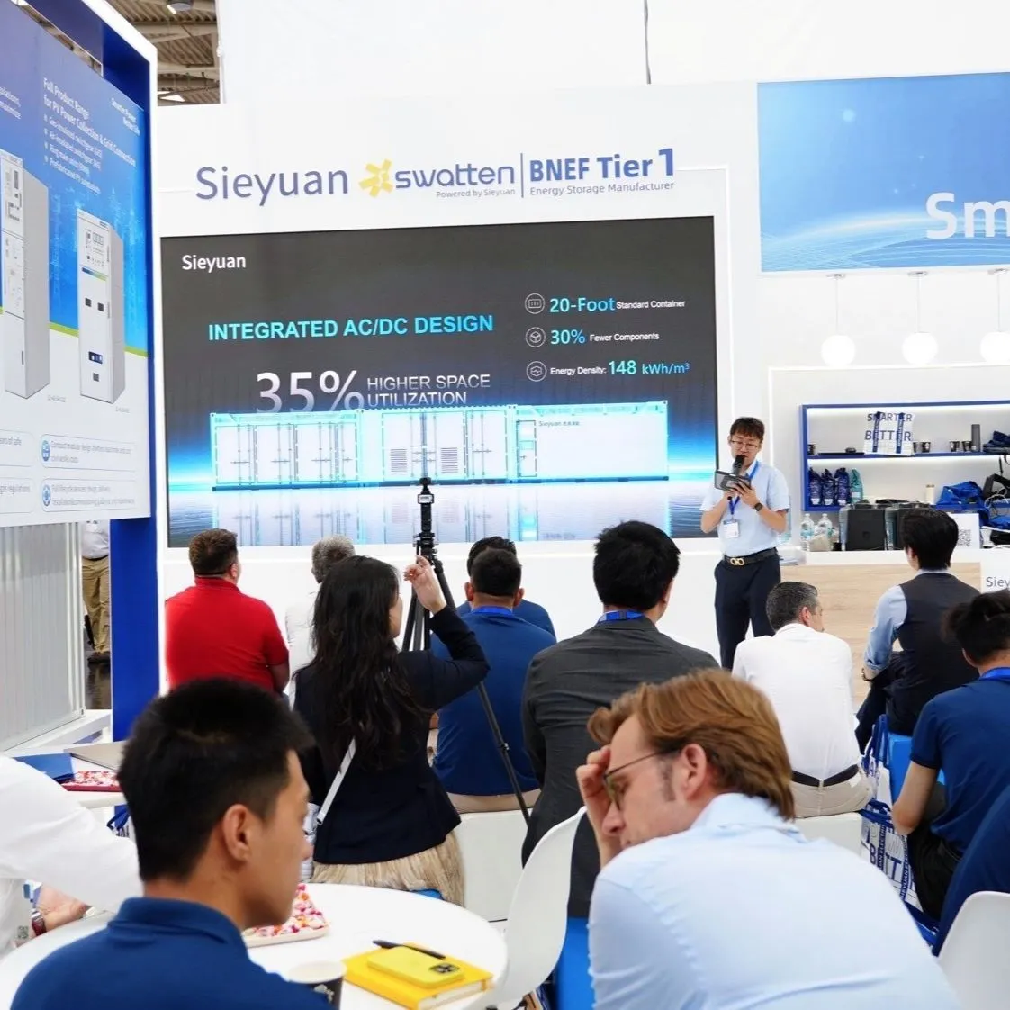 Stand de Sieyuan y Swatten con visitantes en Intersolar Europe 2026 en Múnich