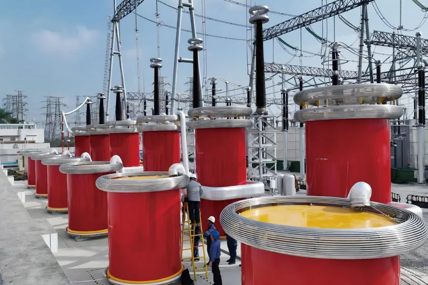 Sistema de ensayo resonante de CA de AT de Sieyuan desplegado para ensayos de tensi&oacute;n soportada de cables de 500 kV