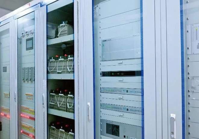 Contenedores de almacenamiento de energía en baterías grid-forming para la microrred de un municipio remoto